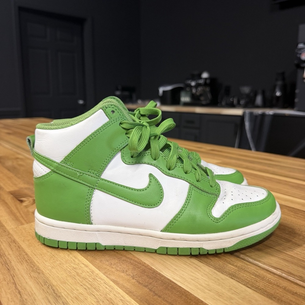 Nike Dunk Hi Retro Women's size 7 Chlorophyll White/Green High Top Sneaker